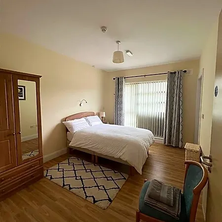 Hotel Father Peyton Centre, Ballina Attymass